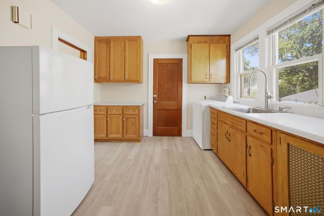 99 Thomas Street, West Hartford, CT 06119