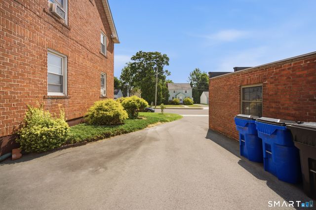 99 Thomas Street, West Hartford, CT 06119