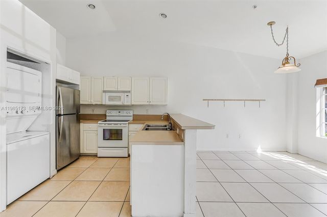 3916 SW 48th Ave, Pembroke Park, FL 33023