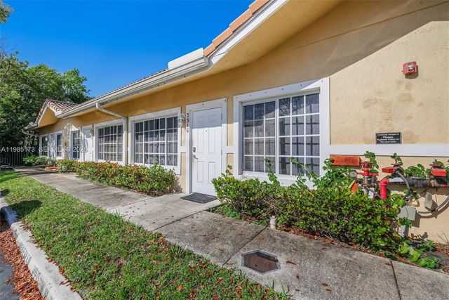 3916 SW 48th Ave, Pembroke Park, FL 33023