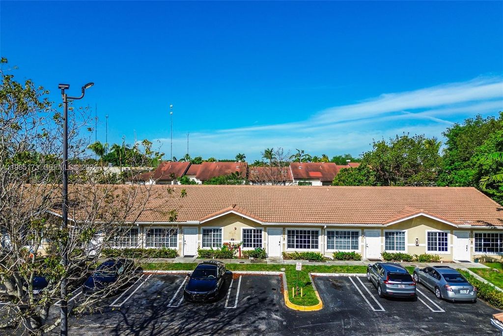 3916 SW 48th Ave, Pembroke Park, FL 33023