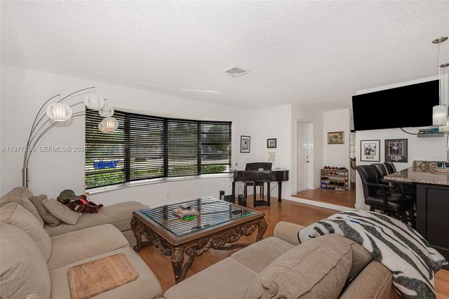 3900 N 43rd Ave, Hollywood, FL 33021