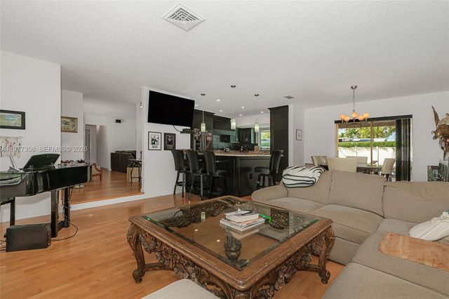 3900 N 43rd Ave, Hollywood, FL 33021