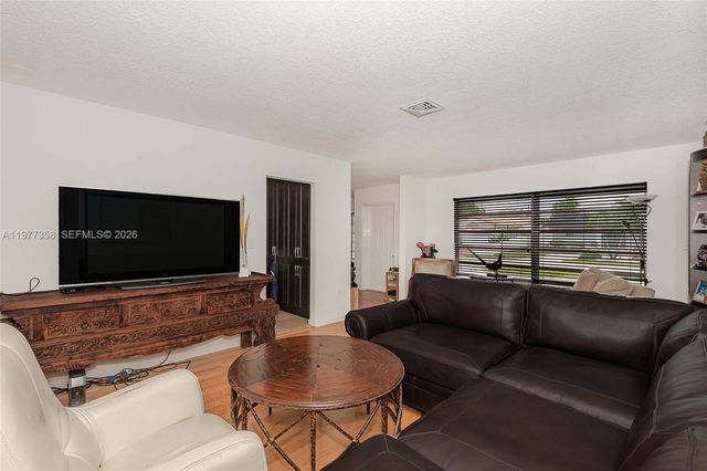 3900 N 43rd Ave, Hollywood, FL 33021