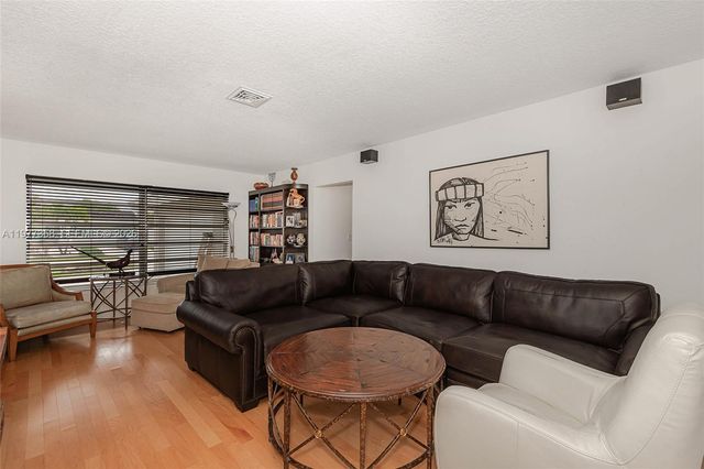 3900 N 43rd Ave, Hollywood, FL 33021