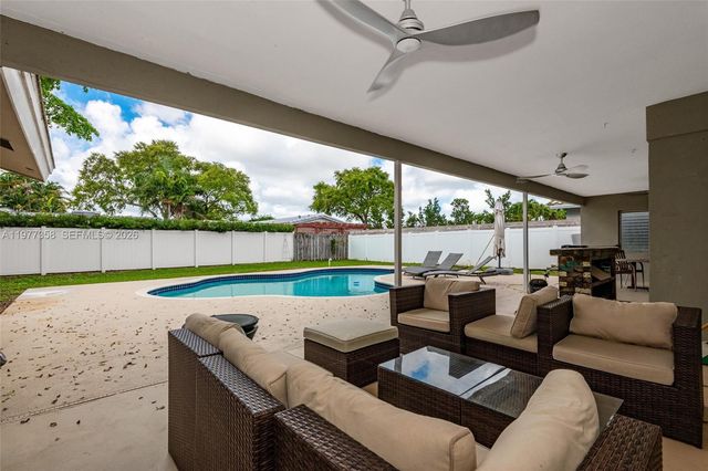 3900 N 43rd Ave, Hollywood, FL 33021