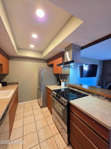 7557 N DREAMY DRAW Drive 240, Phoenix, AZ 85020