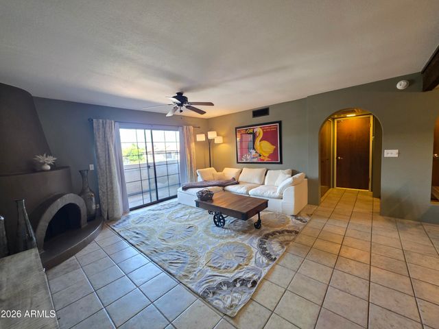 7557 N DREAMY DRAW Drive 240, Phoenix, AZ 85020