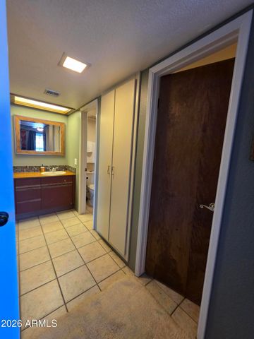 7557 N DREAMY DRAW Drive 240, Phoenix, AZ 85020