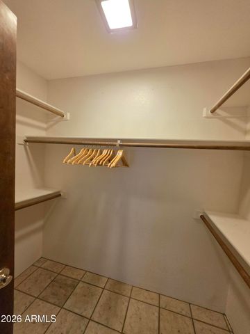 7557 N DREAMY DRAW Drive 240, Phoenix, AZ 85020