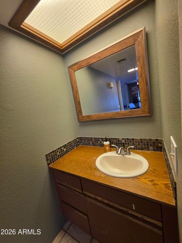7557 N DREAMY DRAW Drive 240, Phoenix, AZ 85020