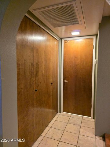 7557 N DREAMY DRAW Drive 240, Phoenix, AZ 85020