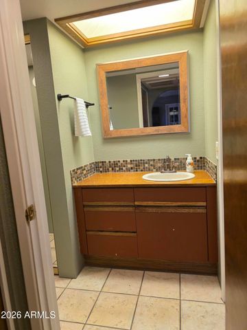7557 N DREAMY DRAW Drive 240, Phoenix, AZ 85020