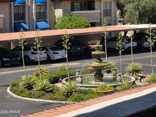 7557 N DREAMY DRAW Drive 240, Phoenix, AZ 85020