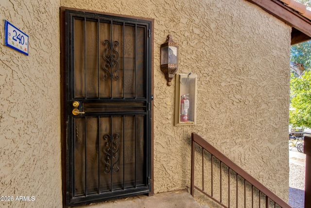 7557 N DREAMY DRAW Drive 240, Phoenix, AZ 85020