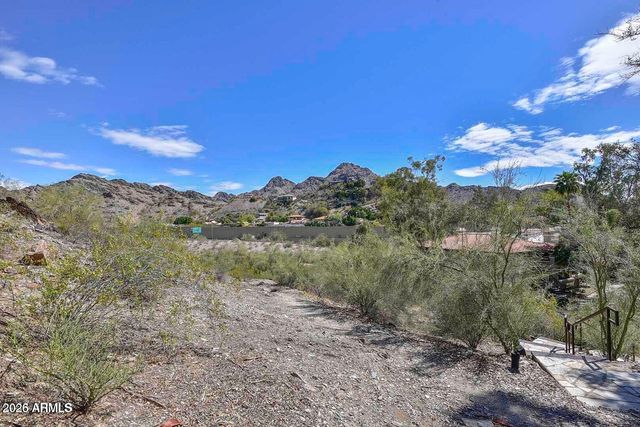 7557 N DREAMY DRAW Drive 240, Phoenix, AZ 85020