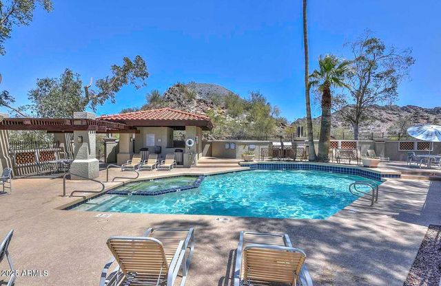 7557 N DREAMY DRAW Drive 240, Phoenix, AZ 85020
