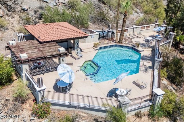 7557 N DREAMY DRAW Drive 240, Phoenix, AZ 85020