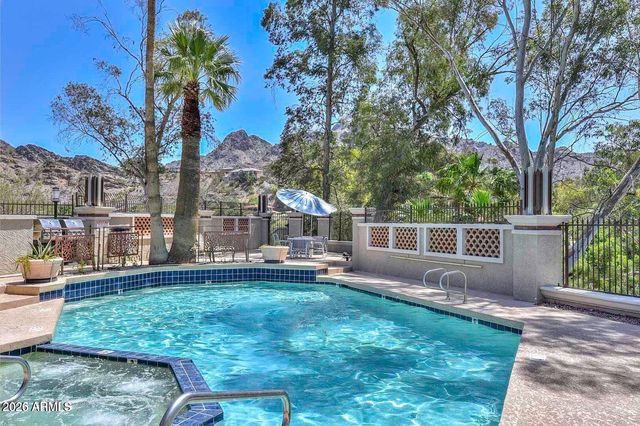 7557 N DREAMY DRAW Drive 240, Phoenix, AZ 85020