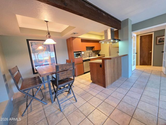 7557 N DREAMY DRAW Drive 240, Phoenix, AZ 85020