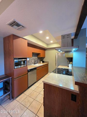 7557 N DREAMY DRAW Drive 240, Phoenix, AZ 85020