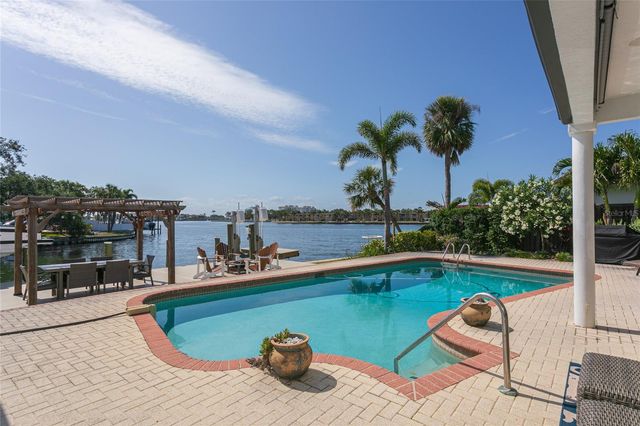 3901 13TH WAY NE, St Petersburg, FL 33703