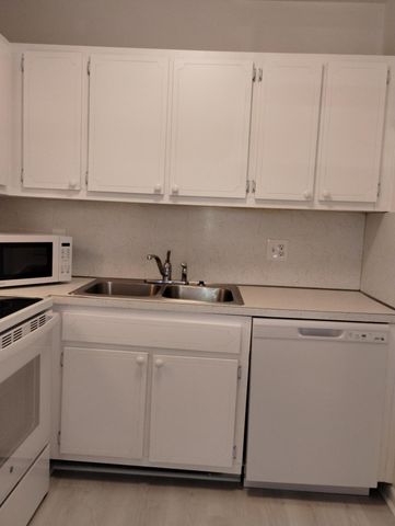 2880 Lake Osborne Drive 209, Lake Worth Beach, FL 33461