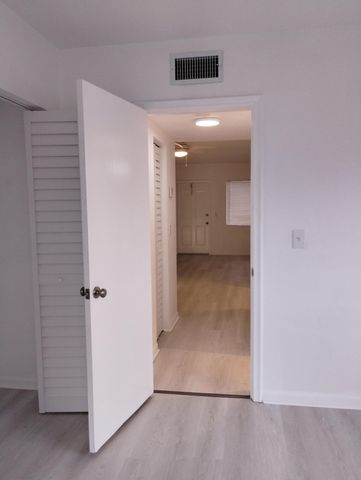 2880 Lake Osborne Drive 209, Lake Worth Beach, FL 33461