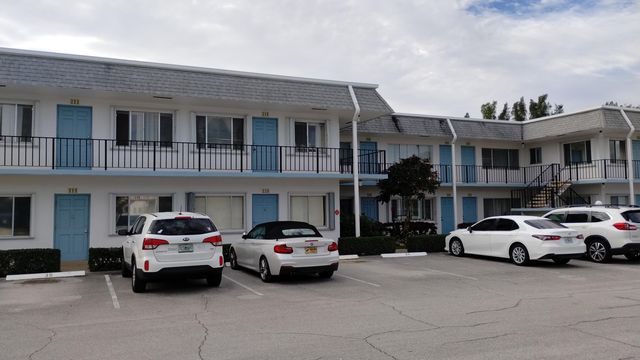 2880 Lake Osborne Drive 209, Lake Worth Beach, FL 33461