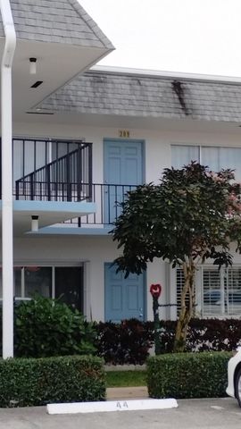 2880 Lake Osborne Drive 209, Lake Worth Beach, FL 33461