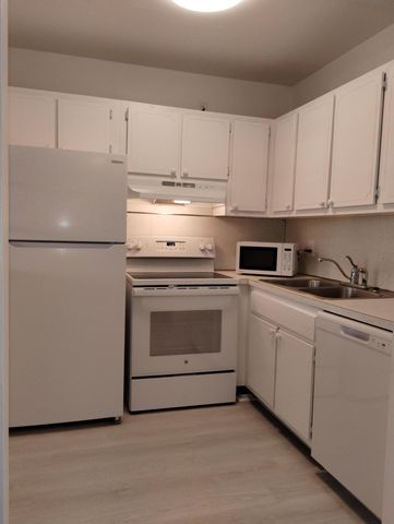 2880 Lake Osborne Drive 209, Lake Worth Beach, FL 33461