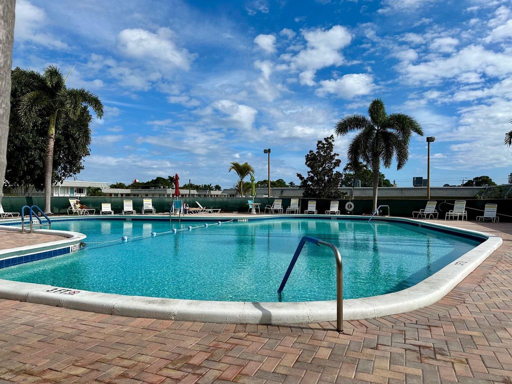 2880 Lake Osborne Drive 209, Lake Worth Beach, FL 33461