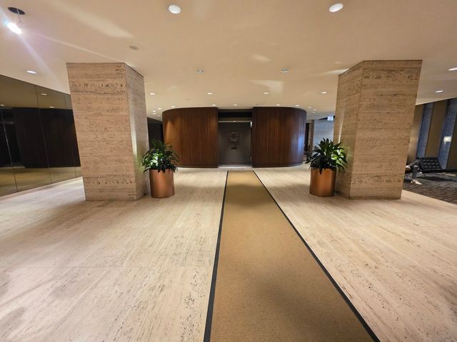 6033 N Sheridan Road 10D, Chicago, IL 60660