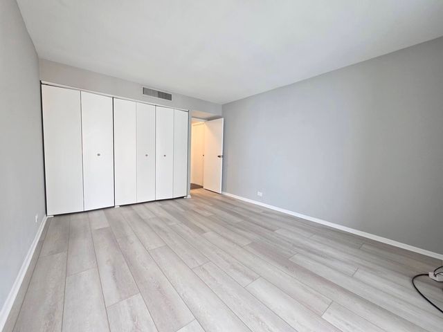 6033 N Sheridan Road 10D, Chicago, IL 60660