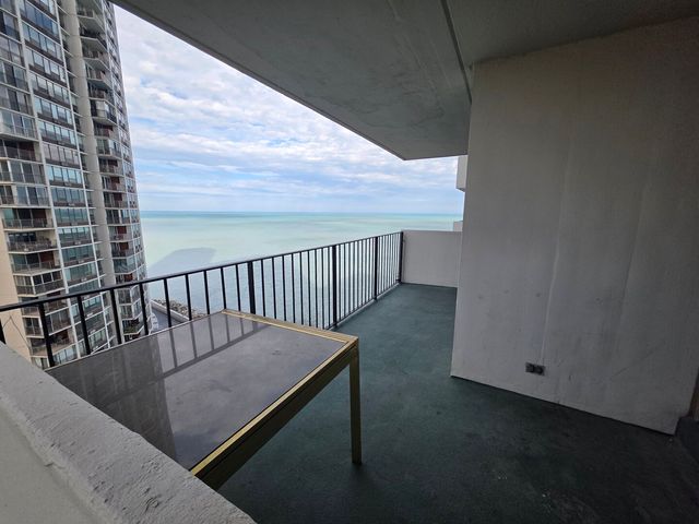 6033 N Sheridan Road 10D, Chicago, IL 60660