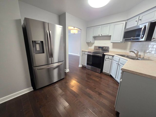 6033 N Sheridan Road 10D, Chicago, IL 60660