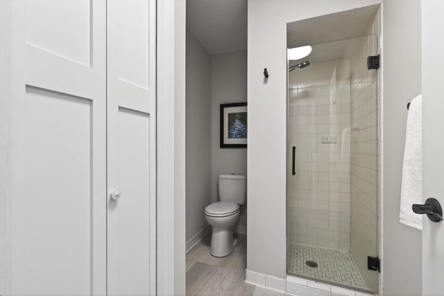 6085 Lincoln Drive 225, Edina, MN 55436