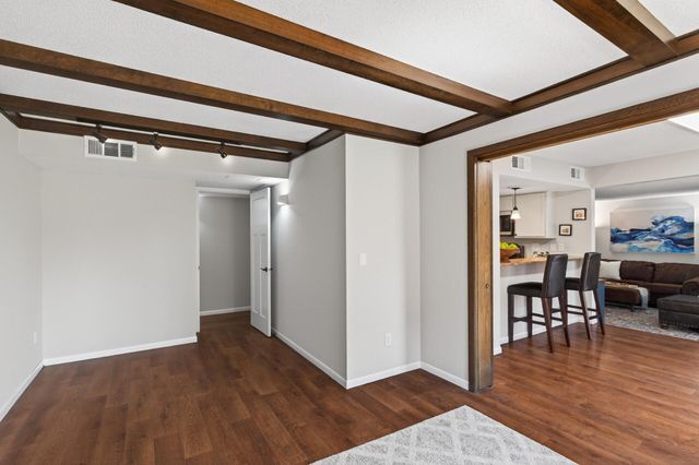 6085 Lincoln Drive 225, Edina, MN 55436