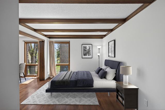 6085 Lincoln Drive 225, Edina, MN 55436
