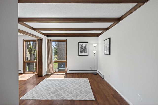6085 Lincoln Drive 225, Edina, MN 55436