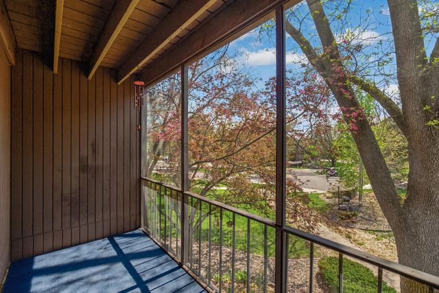 6085 Lincoln Drive 225, Edina, MN 55436