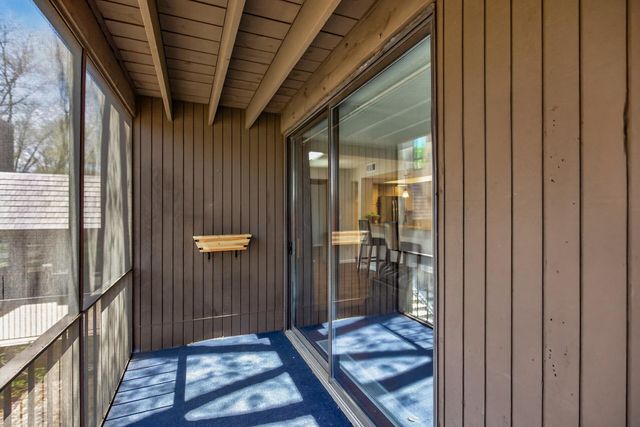 6085 Lincoln Drive 225, Edina, MN 55436