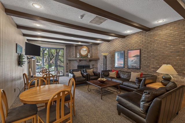 6085 Lincoln Drive 225, Edina, MN 55436