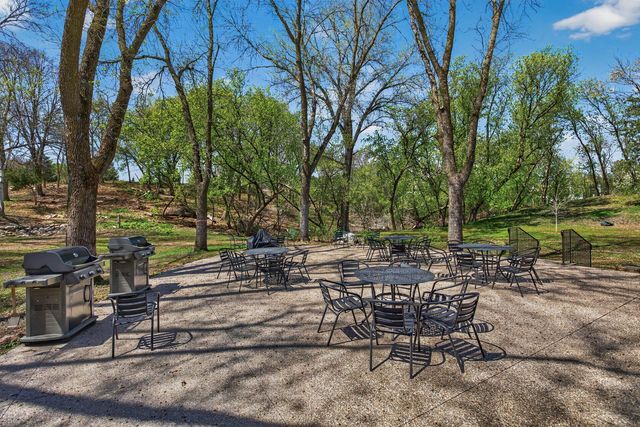 6085 Lincoln Drive 225, Edina, MN 55436