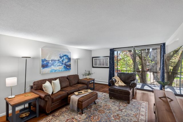 6085 Lincoln Drive 225, Edina, MN 55436