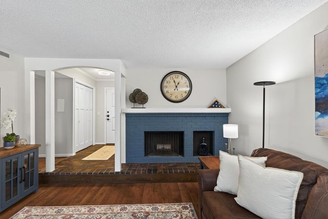 6085 Lincoln Drive 225, Edina, MN 55436