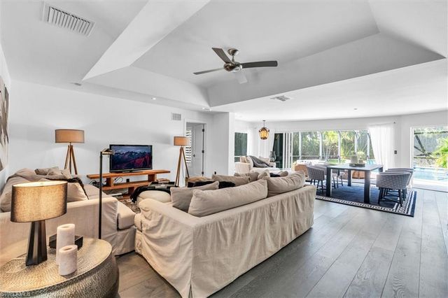 1627 Murex LN, Naples, FL 34102