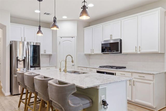 119 Duroc DR, Hutto, TX 78634