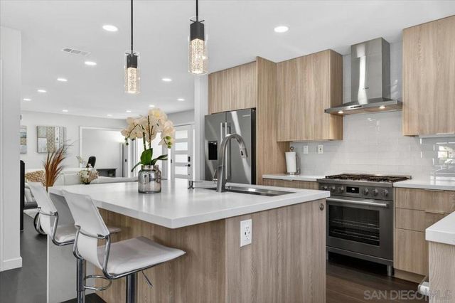 3945 Biddle St., San Diego, CA 92111