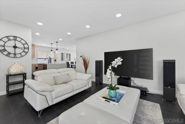 3945 Biddle St., San Diego, CA 92111